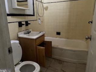 2923 Line St, Camden NJ 08105-2811 exterior