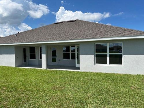 626 Thornhill Dr, Fort Pierce, FL 34984-3856