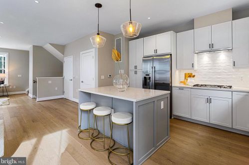 235 Montgomery, Alexandria VA 22314-1513 exterior