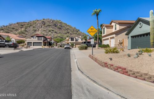 1944 Behrend Dr, Phoenix AZ 85027-3834 exterior