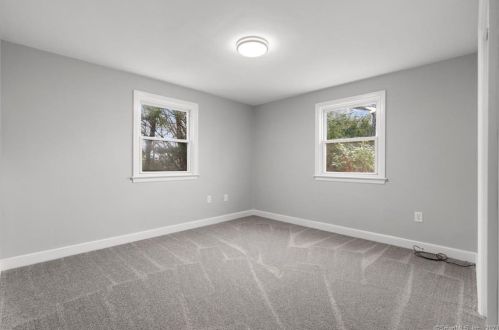 48 Clintonville Rd, North Haven CT 06473-2817 exterior