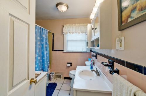 686 Cumberland Hill Rd, Woonsocket RI 02895-4820 exterior