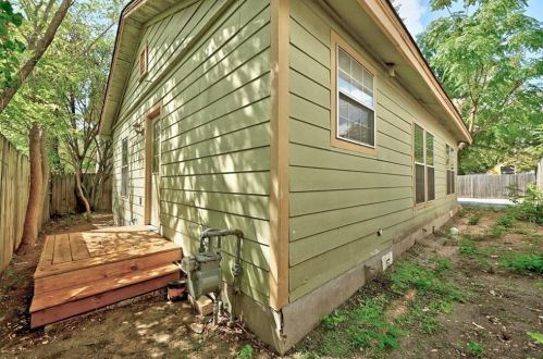 1309 Alamo St, Austin TX 78702-2224 exterior