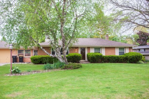 8629 58th St, Milwaukee, WI 53223-2909