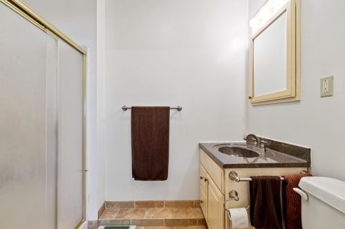 579 Montclair St, Pittsburgh PA 15217-2808 exterior