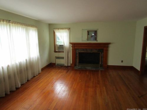 4 Coley Rd, Wilton CT 06897-2703 exterior