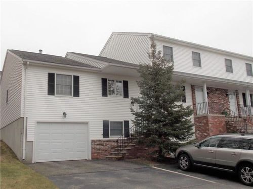 91 Scenery Ln, Providence, RI 02919-7512