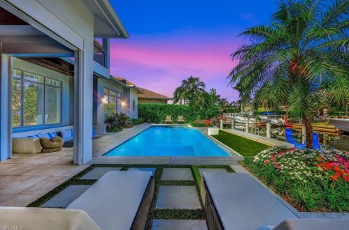 1501 Bluefin Ct, Naples, FL 34102-1576