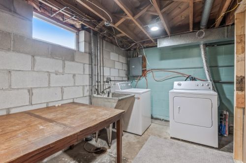 261 Gresham Ave, Saint Paul MN 55128-3916 exterior