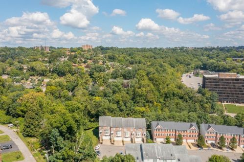 820 Highpointe Cir, Pittsburgh, PA 15220-1854