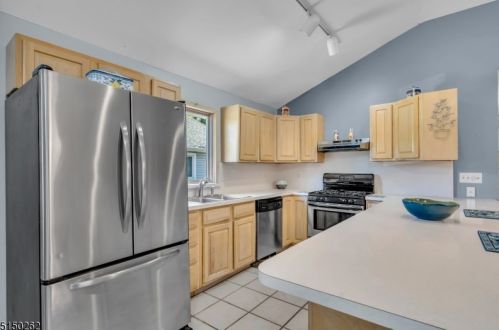 130 Old York Rd, Bridgewater NJ 08807-2686 exterior