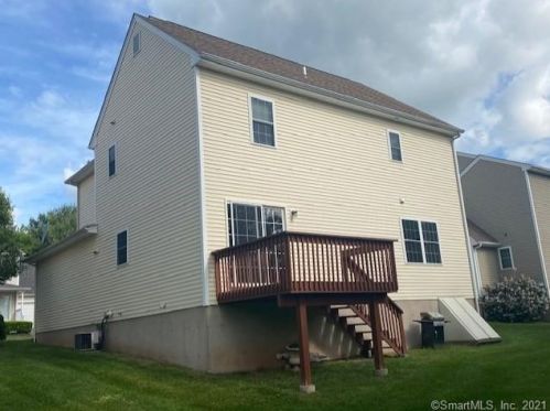 25 Hickory Ct, Wallingford, CT 06492-4372