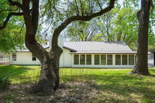 8902 Balcones Clb Dr, Austin TX 78750-3008 exterior