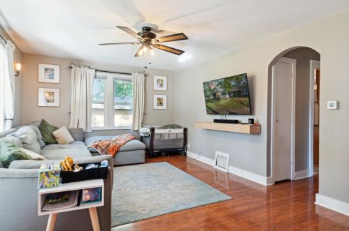 203 Oak Grv Ave, Kalamazoo MI 49004-1306 exterior