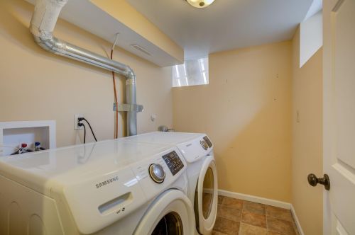 604 Gotzian St, Saint Paul MN 55106-4652 exterior