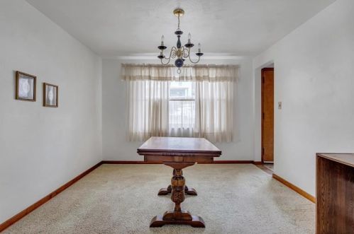 1052 Universal Rd, Pittsburgh PA 15235-3859 exterior