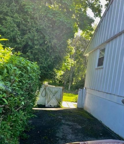 141 Scribner Ave, Norwalk CT 06854-2517 exterior