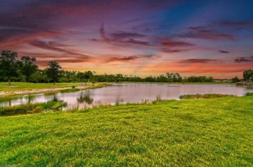 5092 Cerromar Dr, Naples FL 34112-7919 exterior