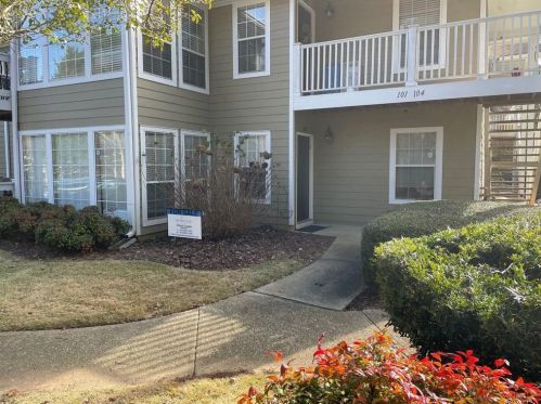 102 Berkeley Woods Dr, Duluth, GA 30096-6344