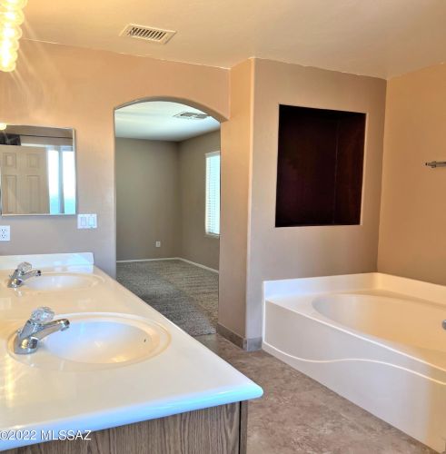 8870 Mountain Spring Dr, Tucson AZ  85747-5659 exterior