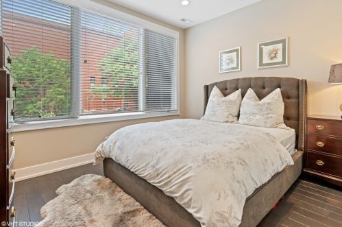 1419 Oakdale Ave, Chicago IL 60657-4118 exterior