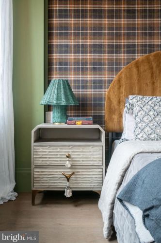 1718 Fairmount Ave, Philadelphia PA 19130-2812 exterior