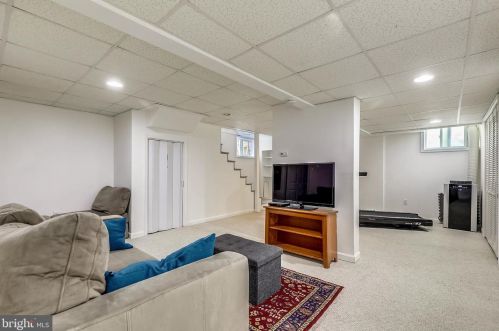 7426 Piney Branch Rd, Silver Spring MD 20901-4352 exterior