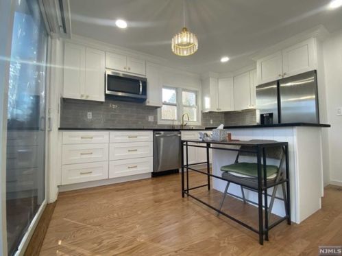 31 Madison Ave, Demarest NJ  07627-1429 exterior