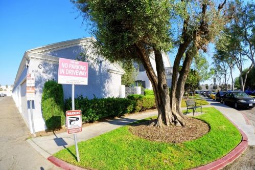 1630 Pomona Ave, Fullerton CA 92832-3472 exterior