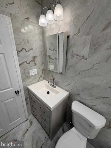 5810 Camac St, Philadelphia PA 19141-4123 exterior