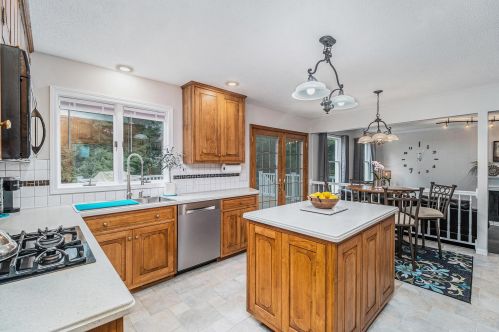 3013 Applelane Ave, Kalamazoo, MI 49008-2183