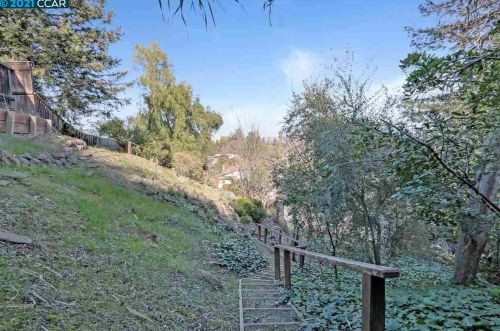 790 Charlton Dr, Concord CA 94523-3551 exterior