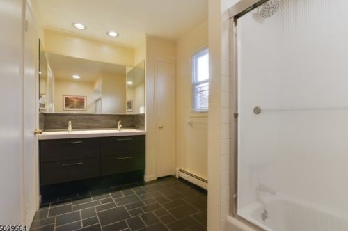 561 Shr Trl, Sparta NJ 07871-1208 exterior