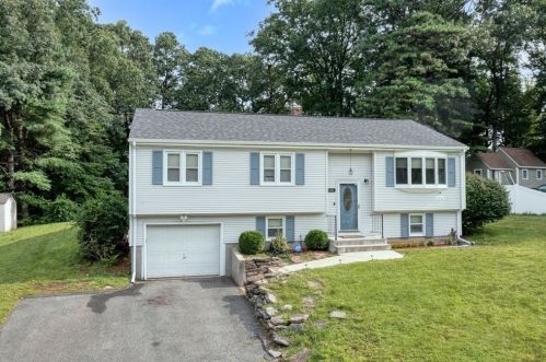 128 Tallyho Dr, Springfield MA  01118-1944 exterior