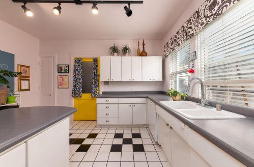 1616 51, Milwaukee WI 53208-2217 exterior