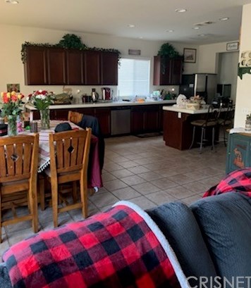 953 Curlew St, Perris, CA 92571-7718