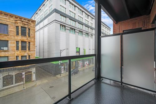 323 Racine Ave, Chicago IL  60607-1224 exterior