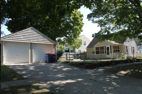 801 Eleanor St, Grand Rapids MI 49505-4223 exterior