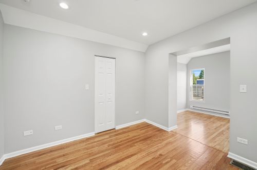 7325 Champlain Ave, Chicago IL 60619-1828 exterior