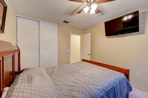 5139 Europa Dr, Boynton Beach FL 33437-2150 exterior