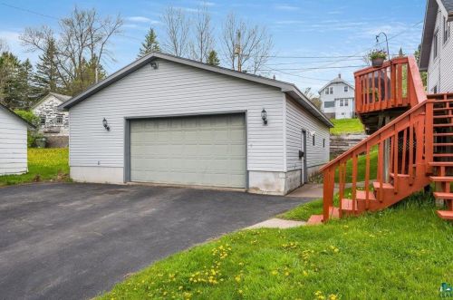 2211 11 St, Duluth MN 55806-1201 exterior