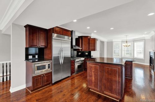 855 Bennaville Ave, Bham MI  48009-3668 exterior