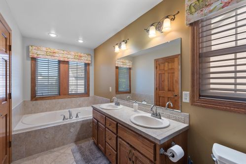 3811 Centennial Cir, Milwaukee WI  53221-5746 exterior