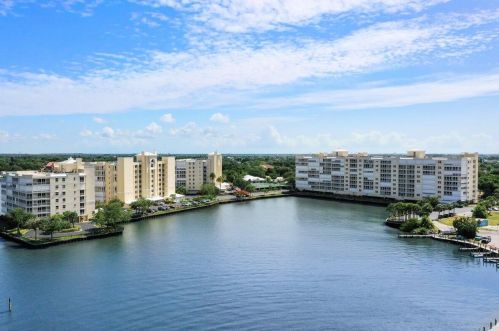 134 Starboard Ln, Merritt Island FL 32953-4786 exterior