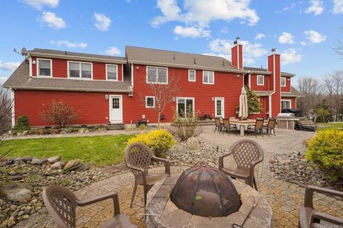 339 Clove Rd, Monroe NY 10950-4754 exterior