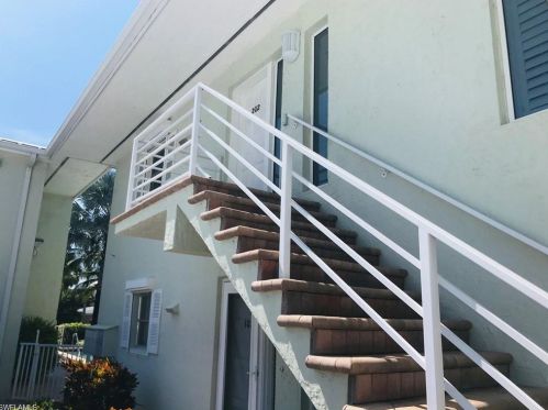 229 7th Ave, Naples FL 34102-6858 exterior