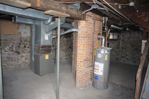 621 Locust St, Kalamazoo MI 49007-5063 exterior