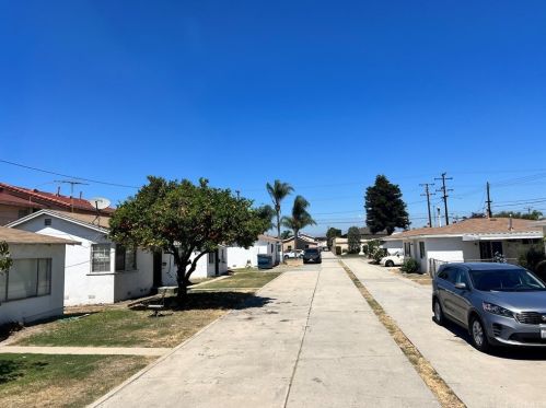 9726 Ramona St, Bellflower CA 90706-6438 exterior