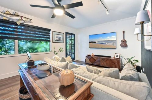 5148 Napoli Dr, Naples FL 34103-8957 exterior