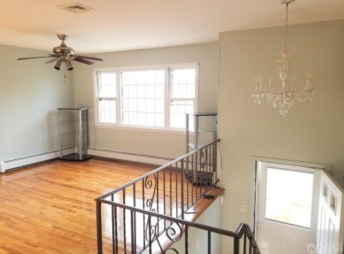 22 Roxy Ave, Edison, NJ 08820-1612